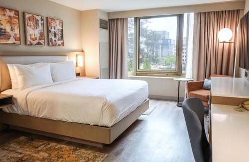 Oak Brook Hotel | DoubleTree by Hilton Chicago - Oak Brook