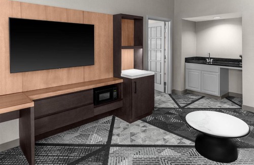 Fairborn Hotel | DoubleTree by Hilton Dayton Fairborn