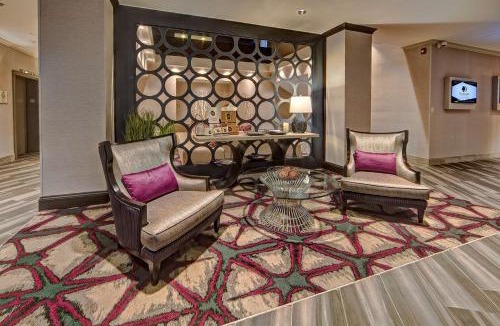 Decatur Hotel | DoubleTree by Hilton Decatur Riverfront