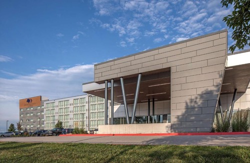 South Central Omaha Hotel | Doubletree By Hilton Omaha Southwest, Ne