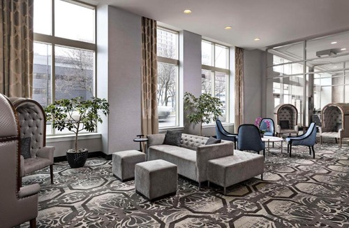 Downtown Detroit Hotel | DoubleTree Suites by Hilton Hotel Detroit Downtown - Fort Shelby