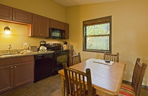 Wisconsin Dells Cottage | Down-Home Christmas Mountain Village, 2 Bedroom Cottage