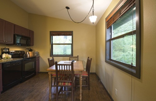 Wisconsin Dells Cottage | Down-Home Christmas Mountain Village, 2 Bedroom Cottage