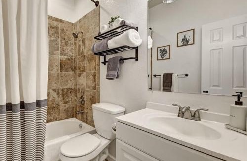 Central Colorado Springs House | Downtown - Colorado Cool - Relaxing and Quiet