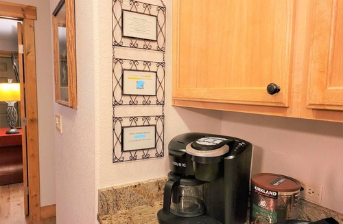 Downtown Steamboat Springs Condo | Downtown Fun! A/C shufflebrd Pacman, Steps Fm SkiBus, DogOK, walk to Yampa River