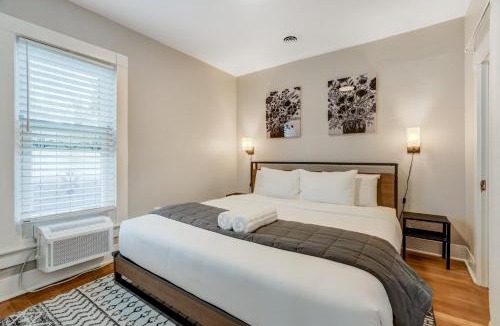 Central Colorado Springs House | Downtown Getaway - Balcony - King Beds