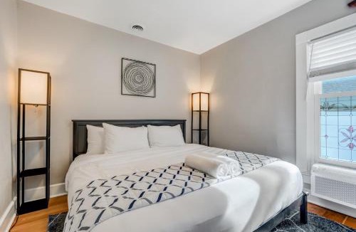 Central Colorado Springs House | Downtown Getaway - Balcony - King Beds