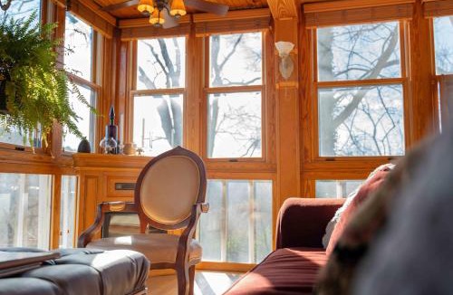 Eureka Springs Historic District Apartment | Downtown Hideaway Ste Piedmont