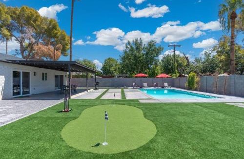 Camelback East House | Downtown Phoenix Pool Pickleball Mini Putt Home AZ