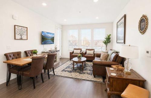 Downtown Salt Lake City Apartment | Downtown SLC Retreat - Gym Workspace & Parking