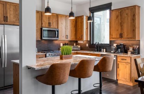 Fraser House | Downtown WP Condo F104 I Private Hot Tub I Great Views I Activity Program