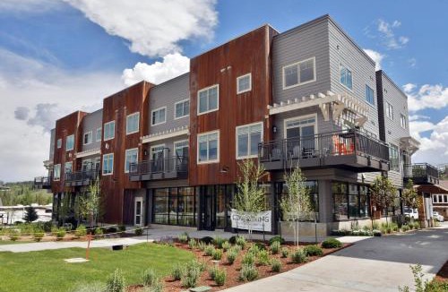 Winter Park House | Downtown WP Loft 10 I Huge Hot Tub I Great Views I Activity Program