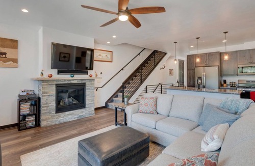 Winter Park House | Downtown WP Penthouse 282 I Private Rooftop Hot Tub I Views I Bunk Room I Discounted Attractions
