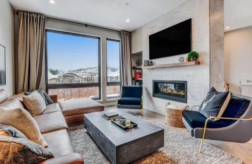 Winter Park House | Downtown WP Venue Loft 96 I Rooftop Hot Tub I Great Views I Activity Program