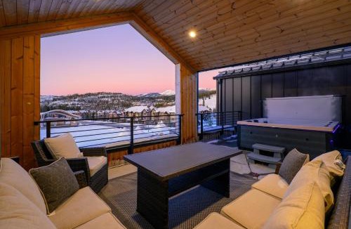 Winter Park House | Downtown WP Venue Loft 96 I Rooftop Hot Tub I Great Views I Activity Program