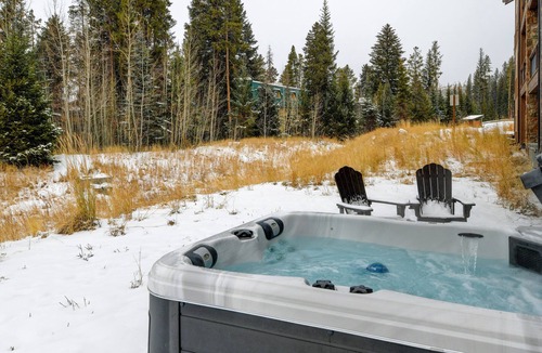 Rendezvous House | Downtown WP Villa 135 I Hot Tub I Great Views I Bunk Room I Desk I Discounted Attractions