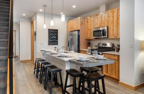 Winter Park House | Downtown WP Villa 294 I Private Rooftop Hot Tub I Great Views I Activity Program