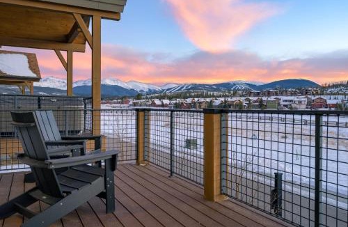 Grand Park House | Downtown WP Villa 38 I Private Hot Tub I Great Views I Activity Program