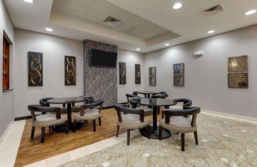 St. Joseph Hotel | Drury Inn & Suites St Joseph