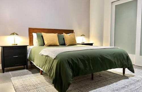 Historic Core Apartment | DTLA 2BR Loft with Hot Tub & Rooftop Pool!
