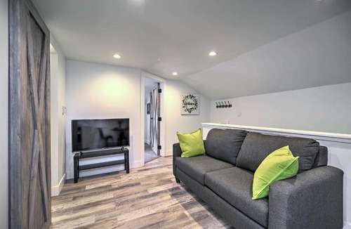 Golden Apartment | Dtwn Golden Apt < 9 Mi to Red Rocks Amphitheater!