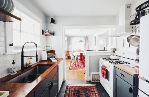 Sheridan House | Dual-Level Family Home Fenced Yard