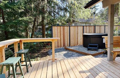Mount Hood Village House | Duo Homes Upscale, 2 Hot Tubs, Creekside Deck