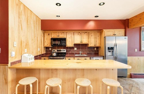 Aspen House | Durant Unit D3, Condo with Floor-to-Ceiling Windows, Fireplace, and more