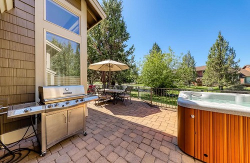 Redmond House | Eagle Crest Creekside Getaway