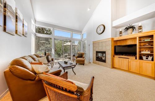 Redmond House | Eagle Crest Creekside Getaway