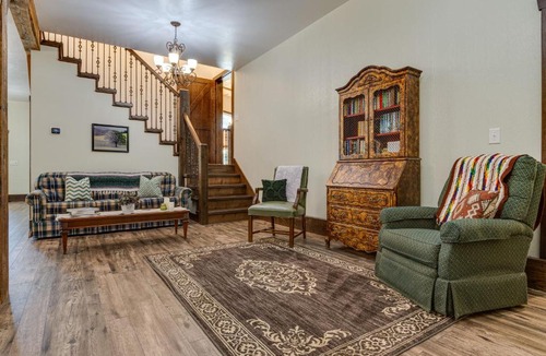 Huron House | 'Eagle Crest Lodge' - Large Group Getaway!