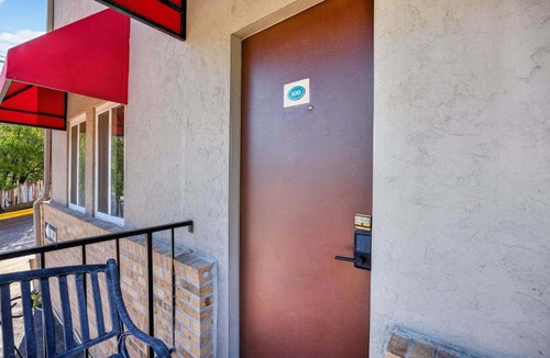 Manitou Springs Hotel | Eagle Motel Suite 100