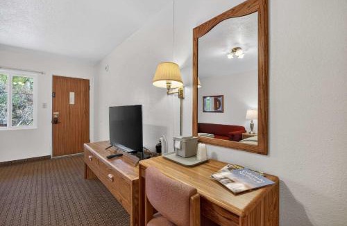 Manitou Springs House | Eagle Motel Suite 107