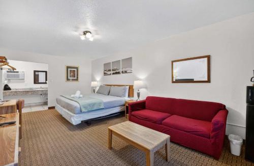 Manitou Springs House | Eagle Motel Suite 107