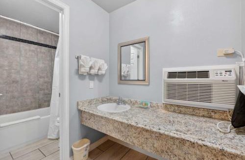 Manitou Springs House | Eagle Motel Suite 115