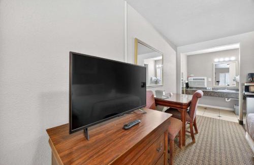 Manitou Springs House | Eagle Motel Suite 118