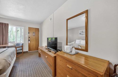 Manitou Springs House | Eagle Motel Suite 120