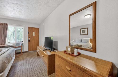 Manitou Springs House | Eagle Motel Suite 121