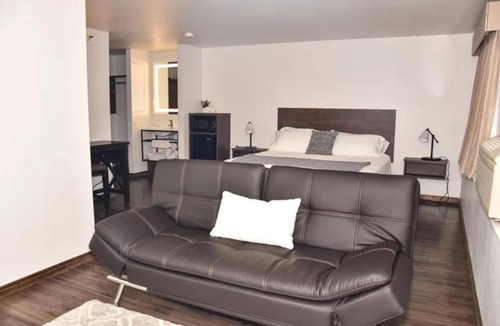 Ashton Hotel | Eagle Peak Lodge & Cabins