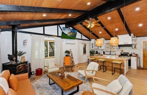 Big Bear Lake House | Eagle Peak Modern Cabin Near the Lake with AC