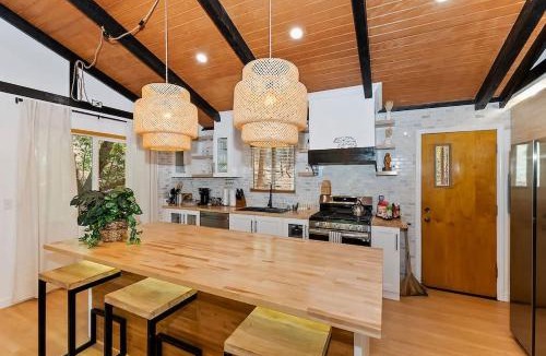 Big Bear Lake House | Eagle Peak Modern Cabin Near the Lake with AC