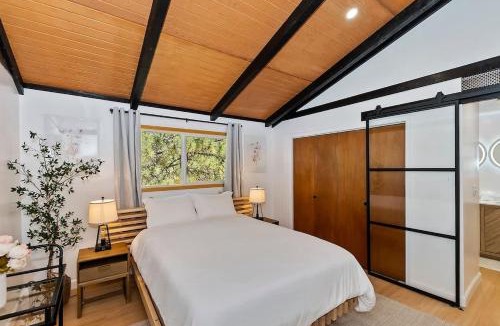 Big Bear Lake House | Eagle Peak Modern Cabin Near the Lake with AC