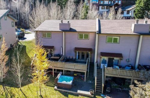 Eagle-Vail House | EagleVail Getaway -Ski Golf and Relax in Hot Tub