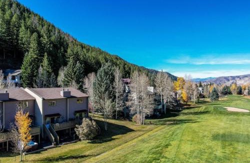 Eagle-Vail House | EagleVail Getaway -Ski Golf and Relax in Hot Tub