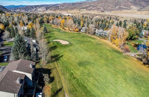 Eagle-Vail House | EagleVail Getaway -Ski Golf and Relax in Hot Tub