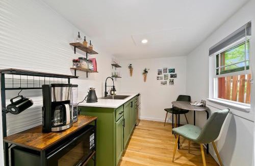 Depot Bench Apartment | Earthy Pearl 1 Bedroom Suite at the Boise Depot