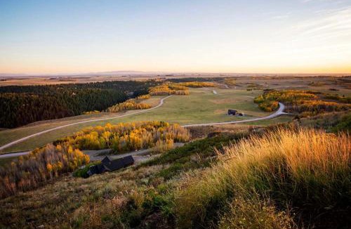 Ashton House | East Cabin- Yellowstone Family Retreat- Sled Hill