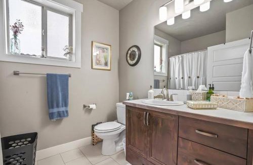 Nampa House | Easter Peak