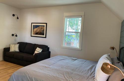 Bishop House | Eastside Guesthouse and Bivy
