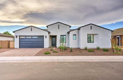 Glendale House | Easy Stadium Access! Modern Glendale Getaway